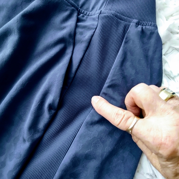 TEXTURED ANKLE PANTS BY ATHLETA 18 NWOT - Picture 4 of 5